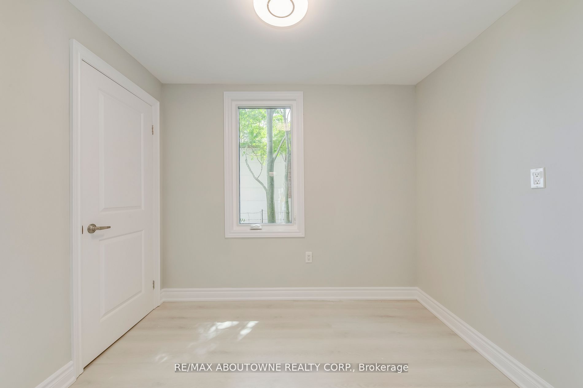80 Seabreeze Cres