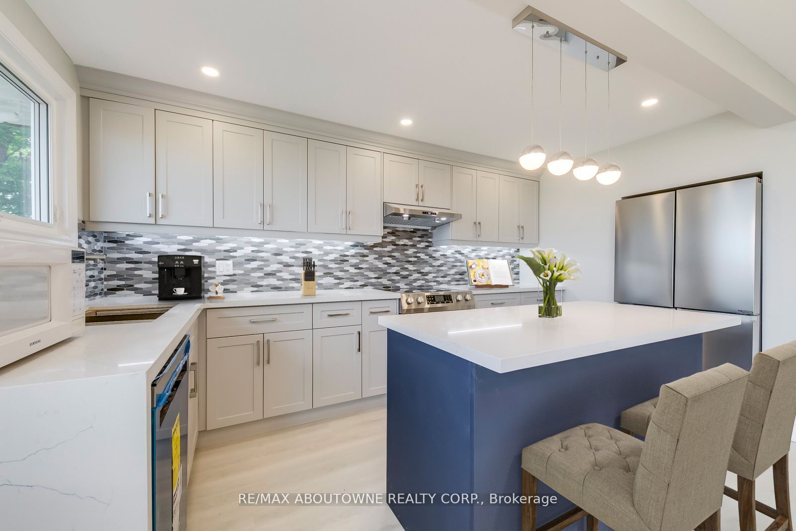 80 Seabreeze Cres