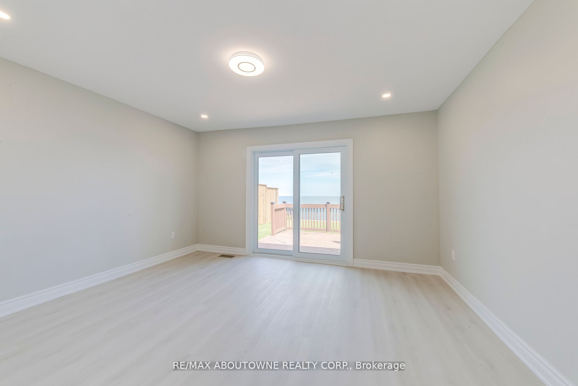 80 Seabreeze Cres
