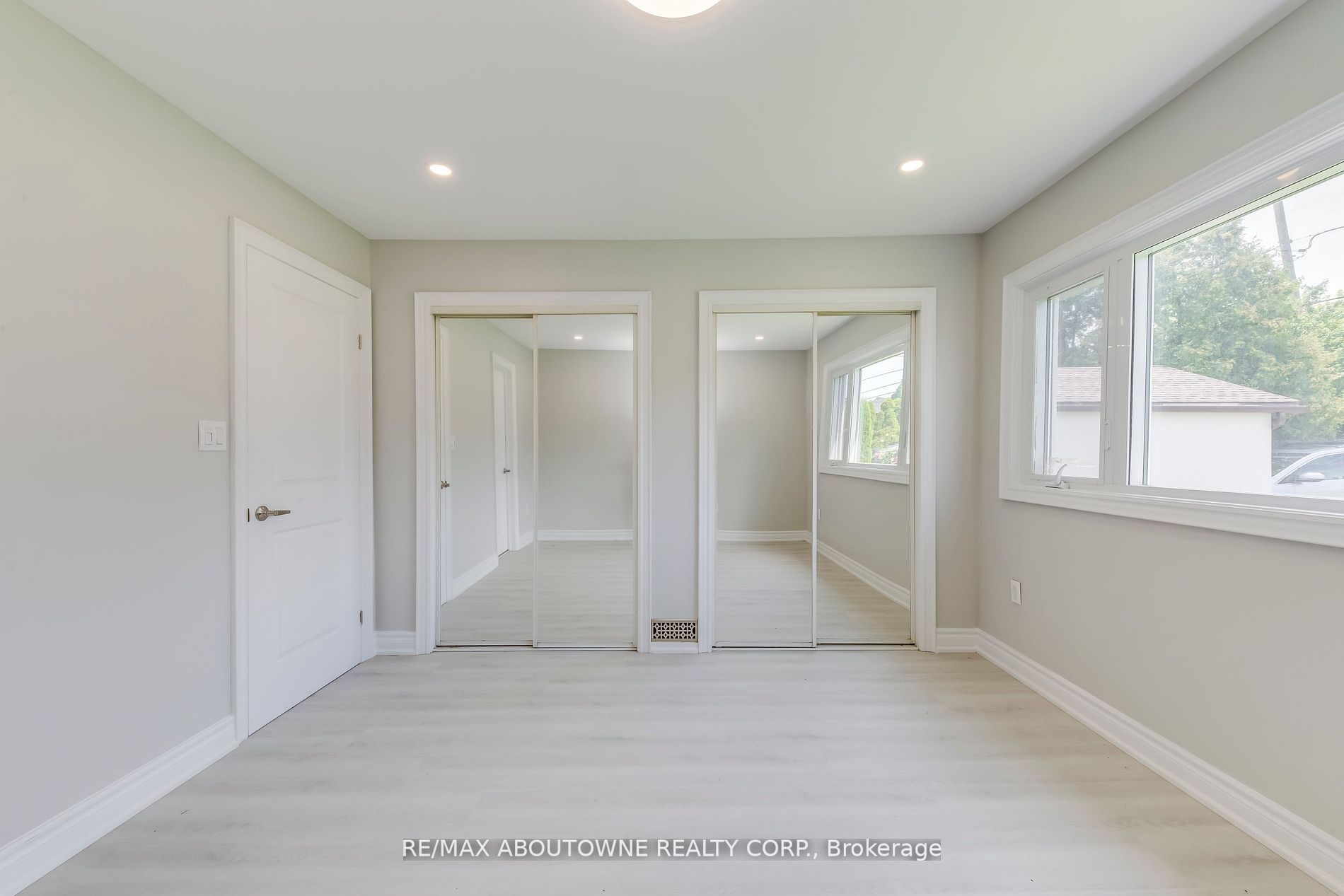 80 Seabreeze Cres