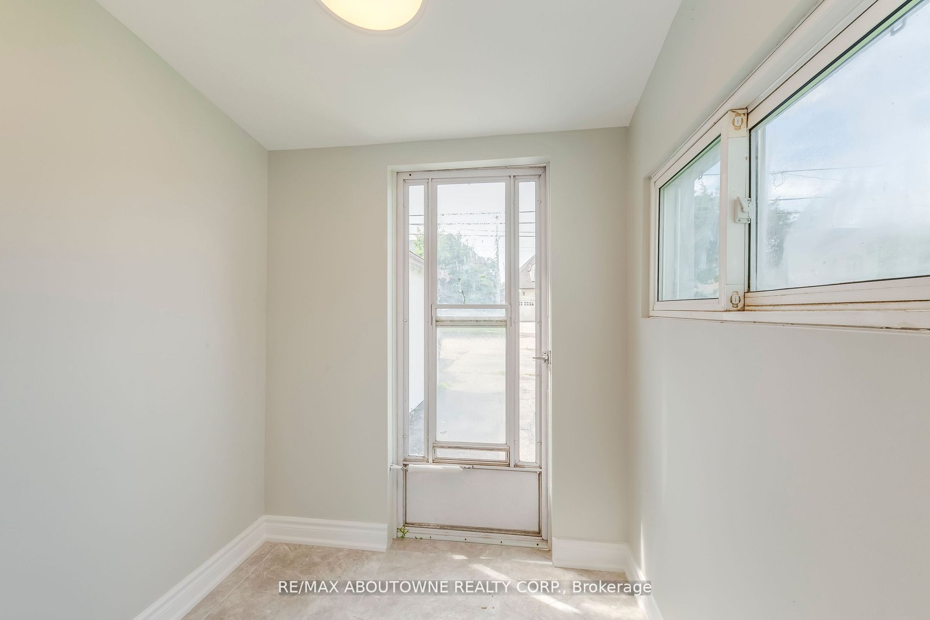 80 Seabreeze Cres
