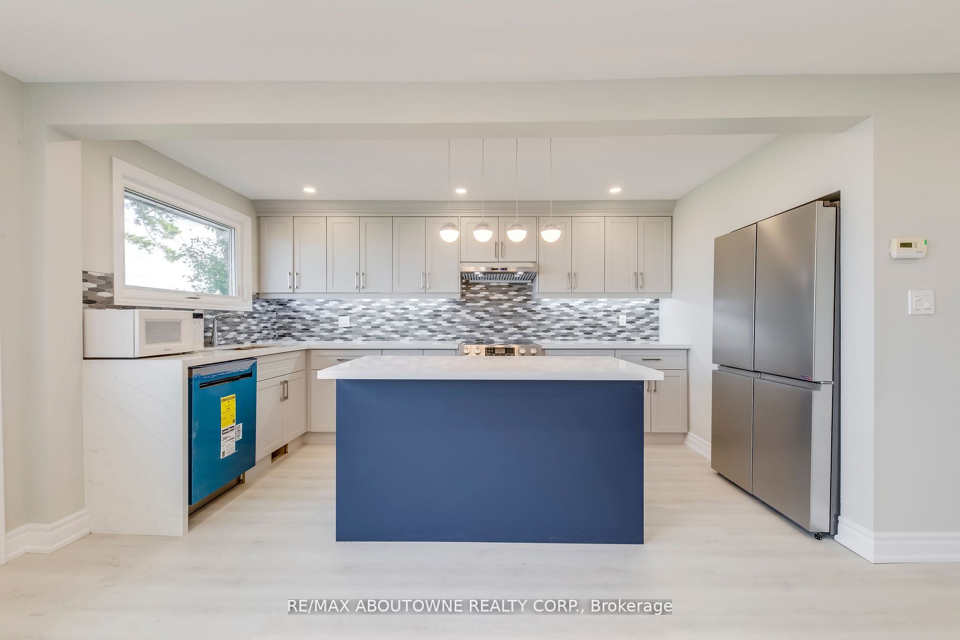 80 Seabreeze Cres