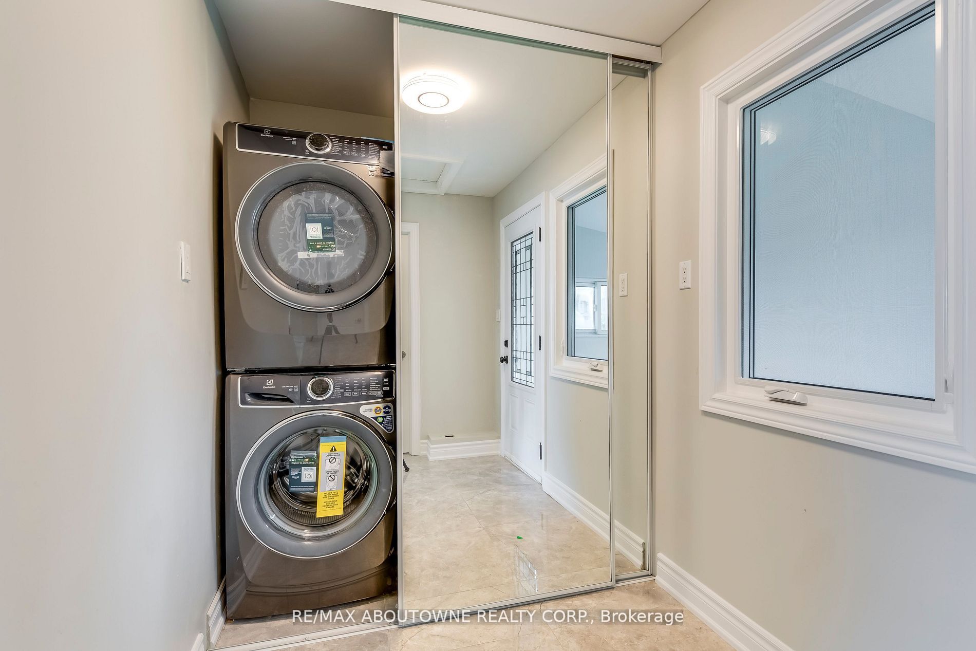 80 Seabreeze Cres