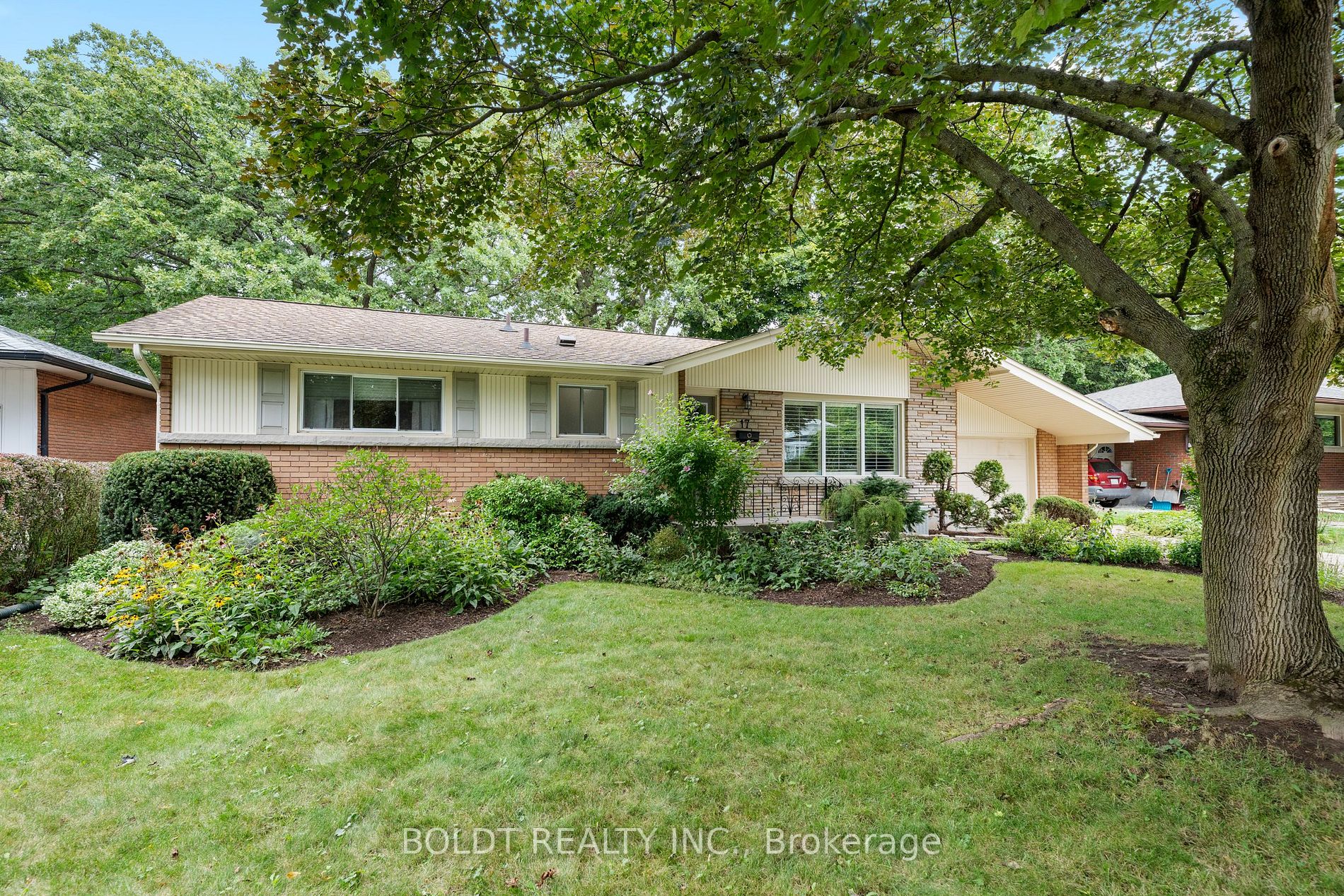 17 Valerie Dr