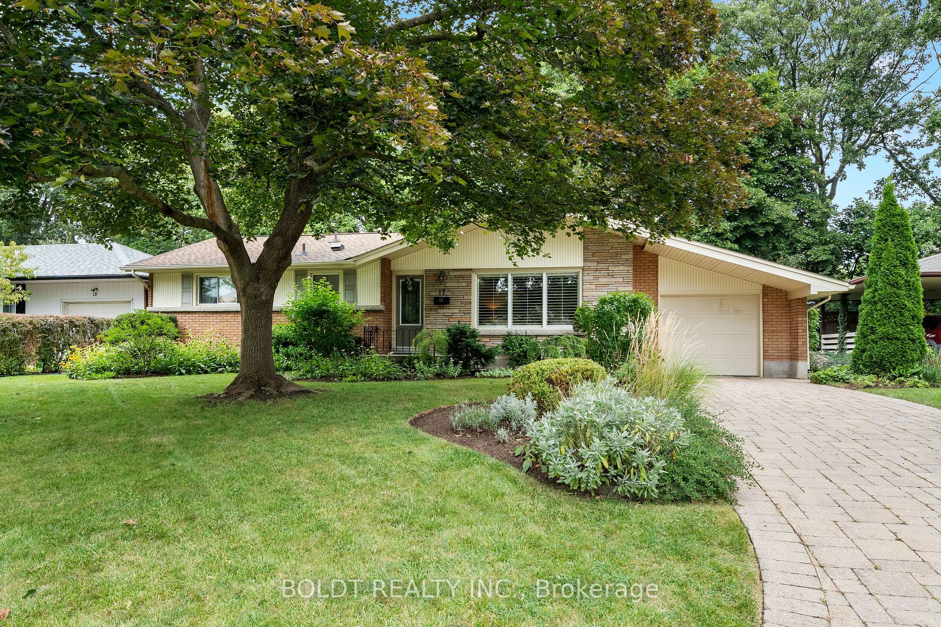 17 Valerie Dr