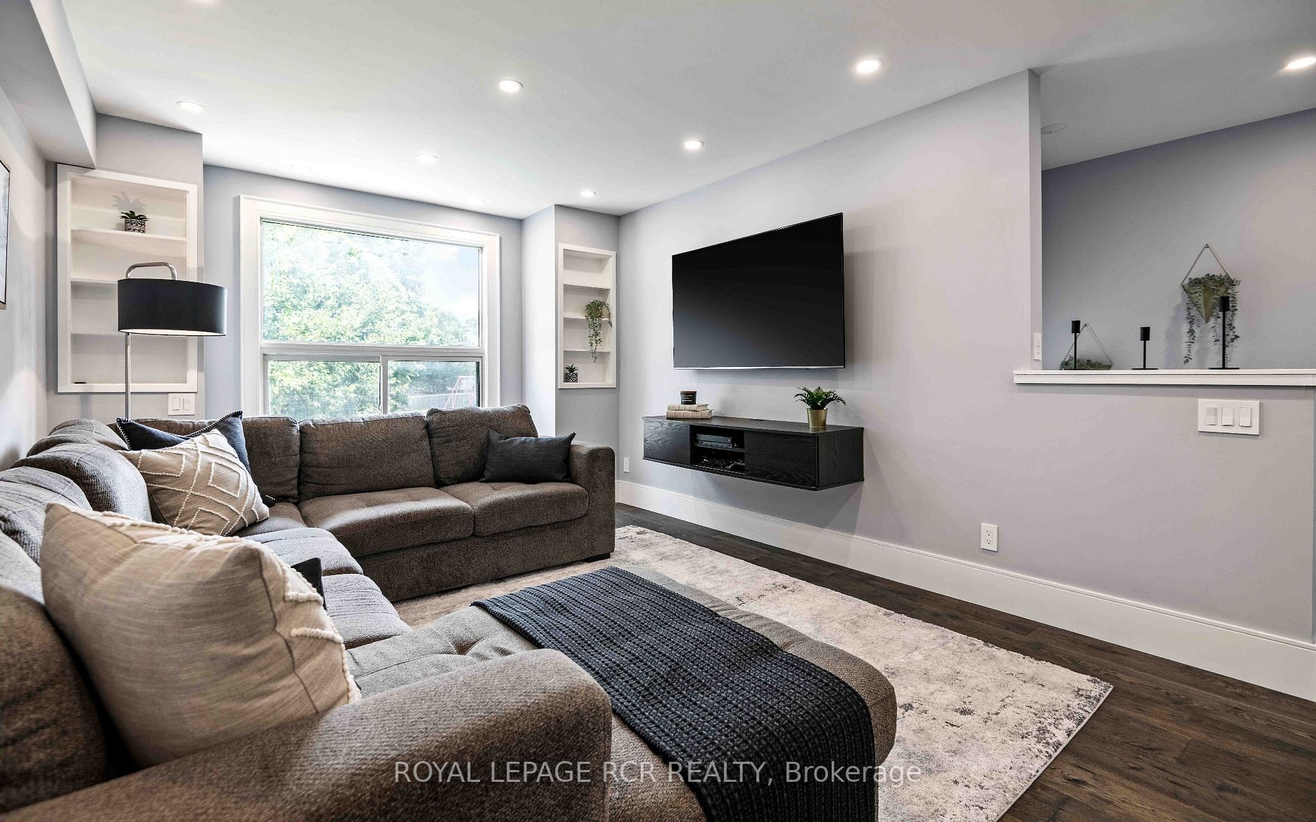 502 Pineview Gardens