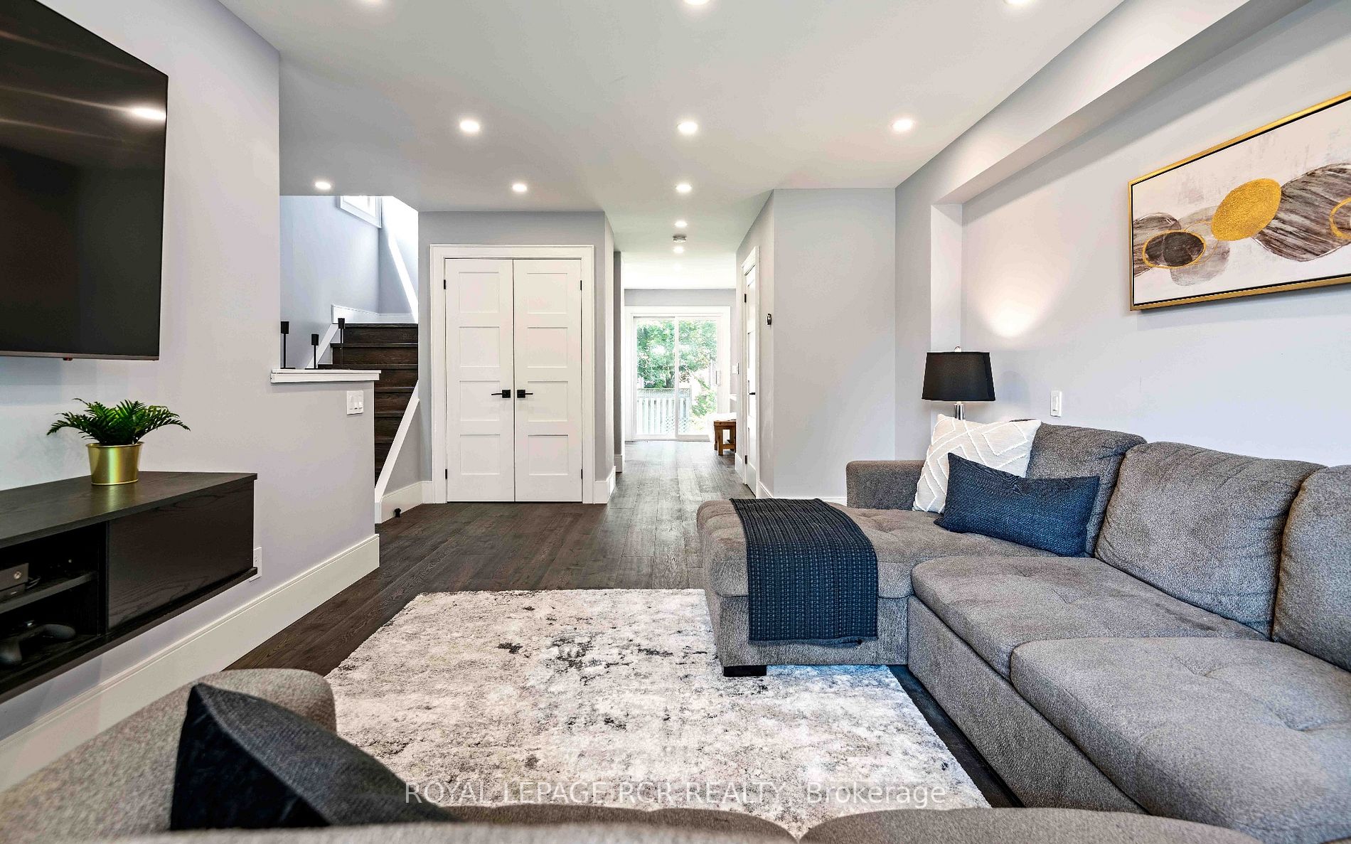 502 Pineview Gardens