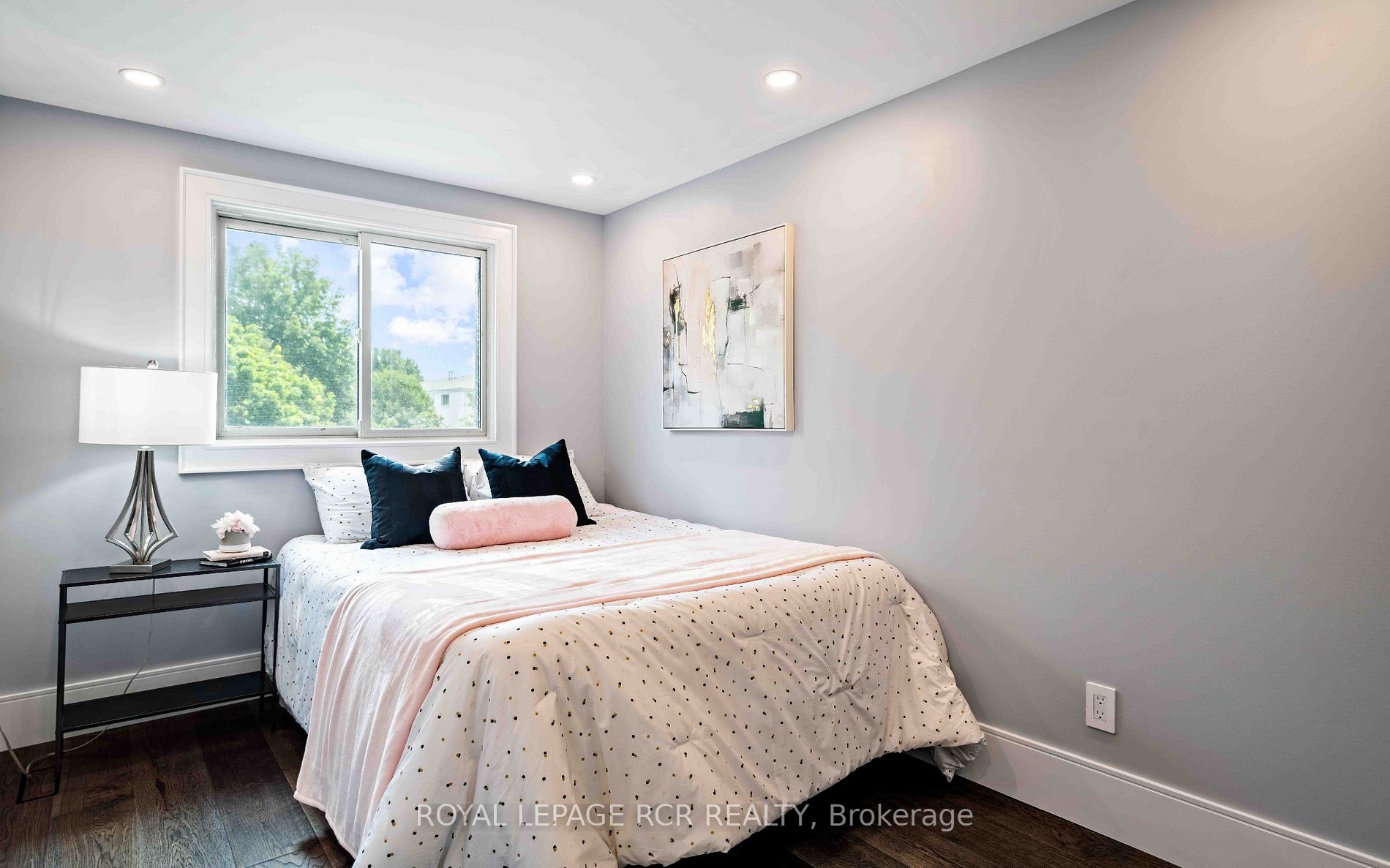 502 Pineview Gardens