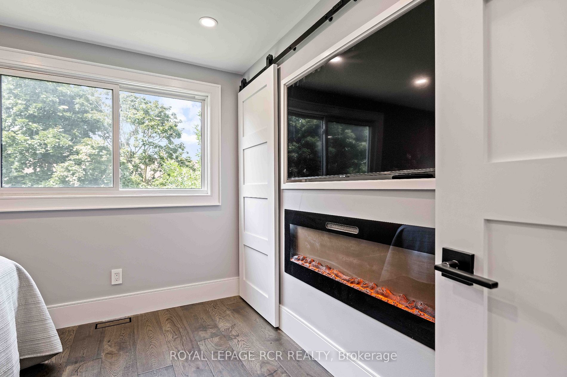 502 Pineview Gardens