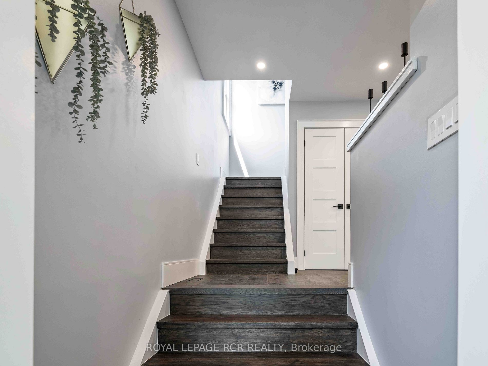 502 Pineview Gardens