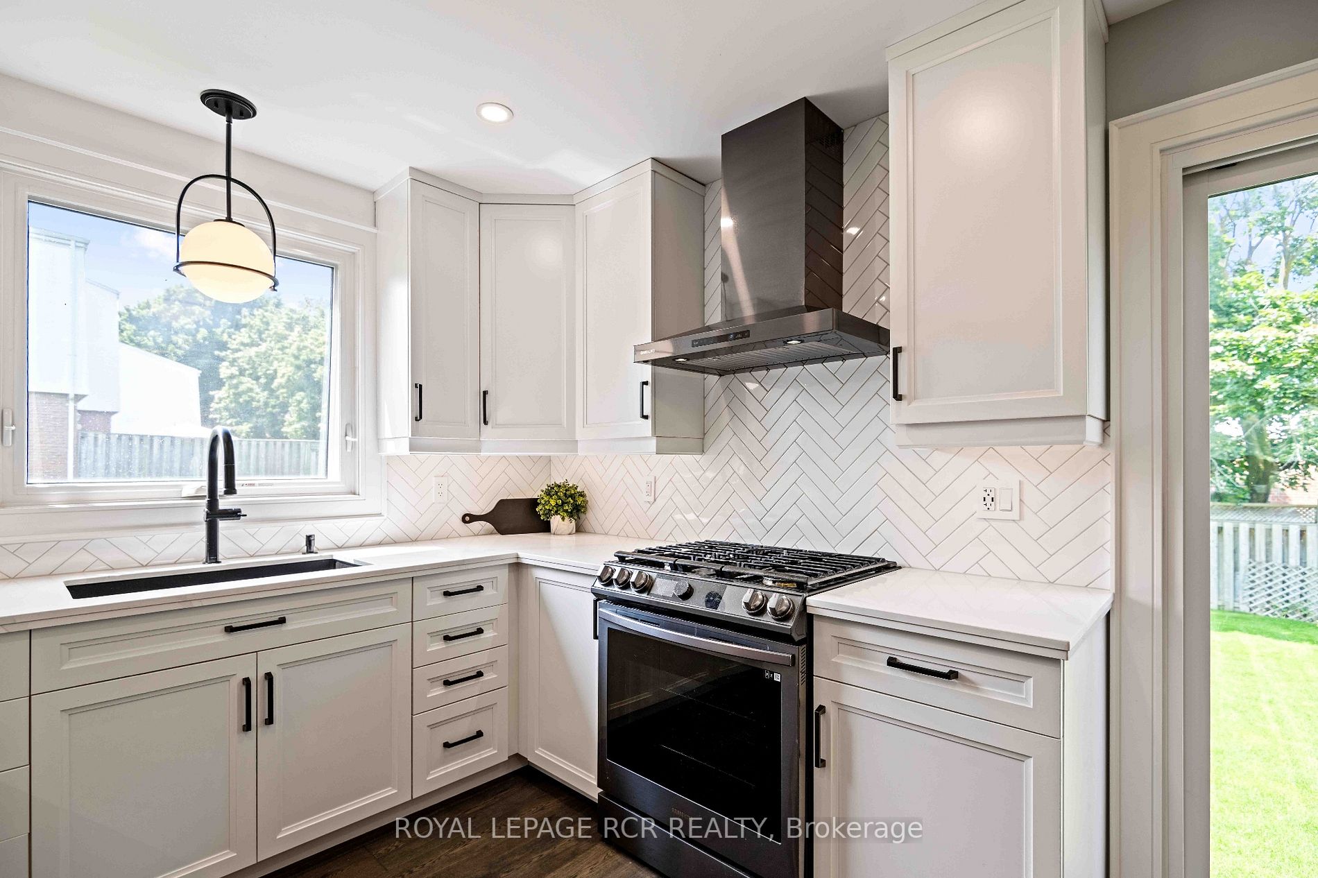 502 Pineview Gardens