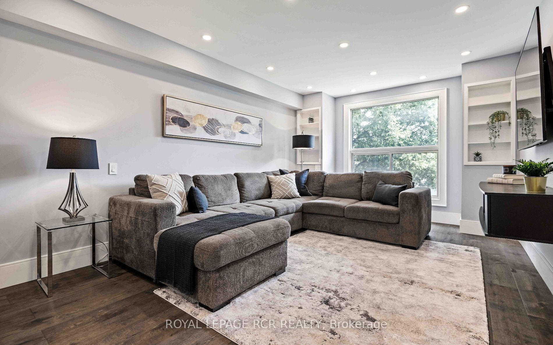 502 Pineview Gardens