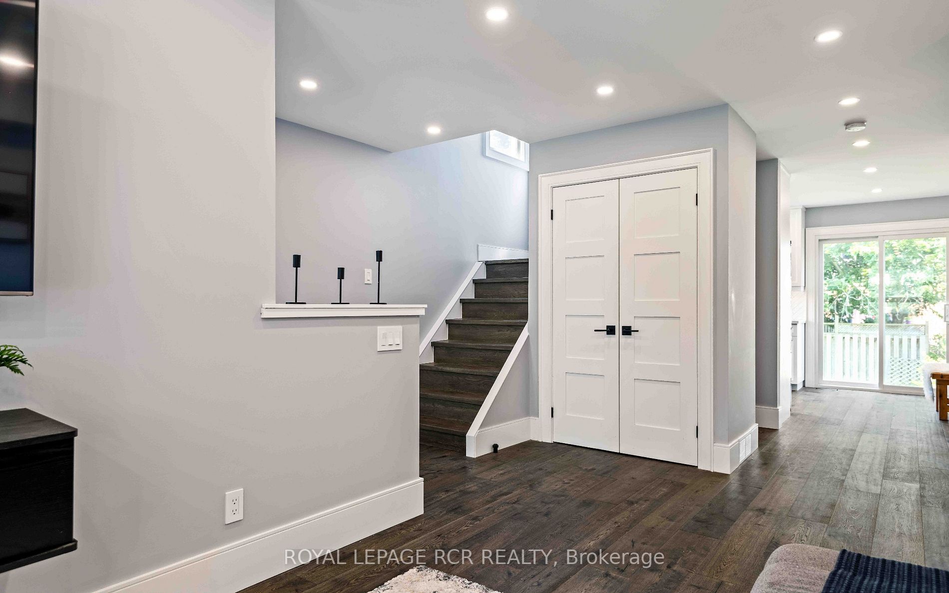 502 Pineview Gardens