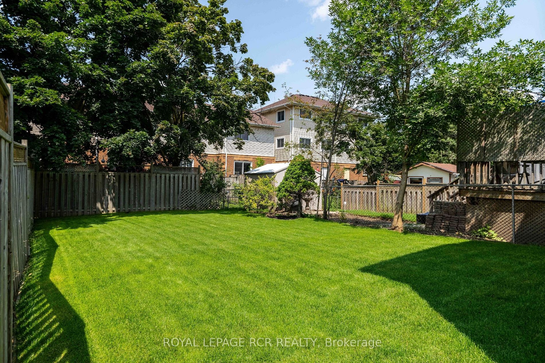 502 Pineview Gardens