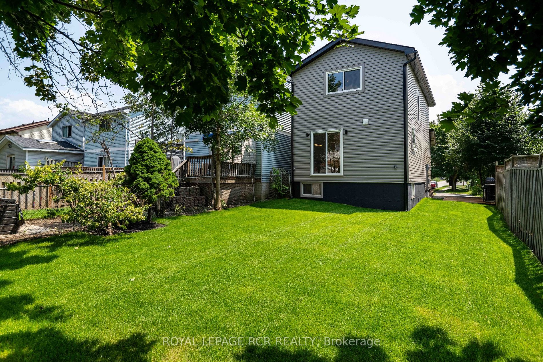 502 Pineview Gardens