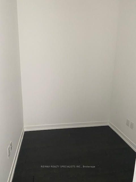 550 North Service Rd, #904