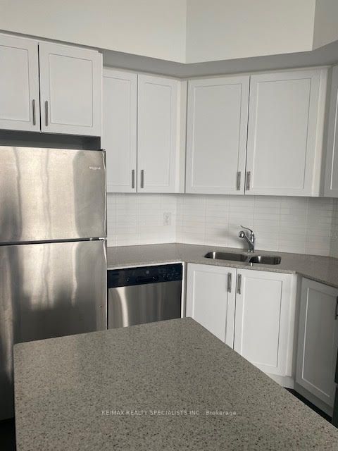 550 North Service Rd, #904