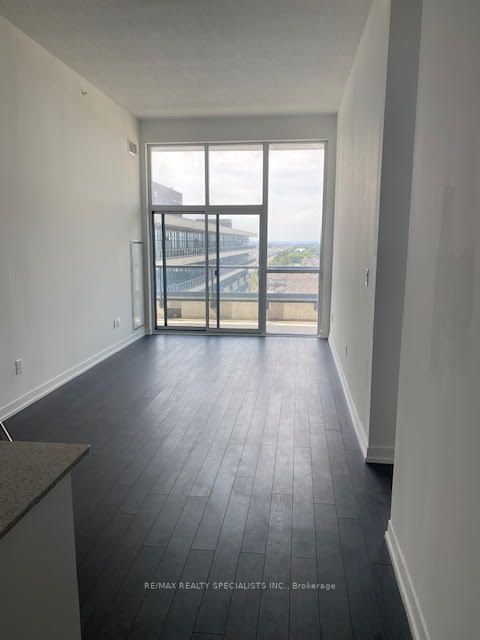 550 North Service Rd, #904