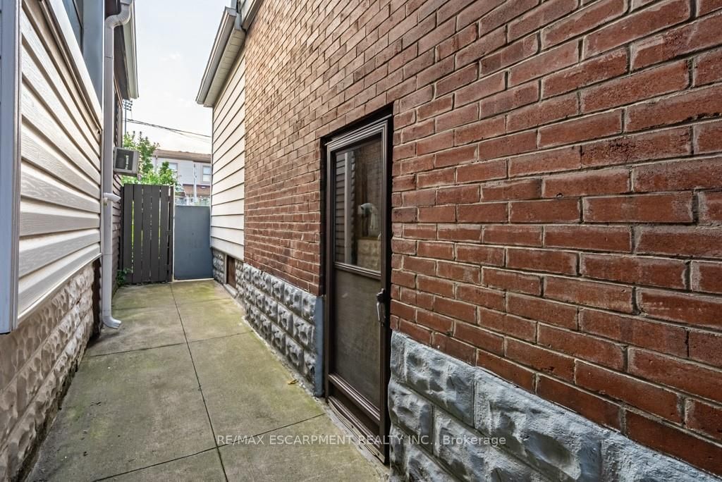 135 Connaught Avenue N