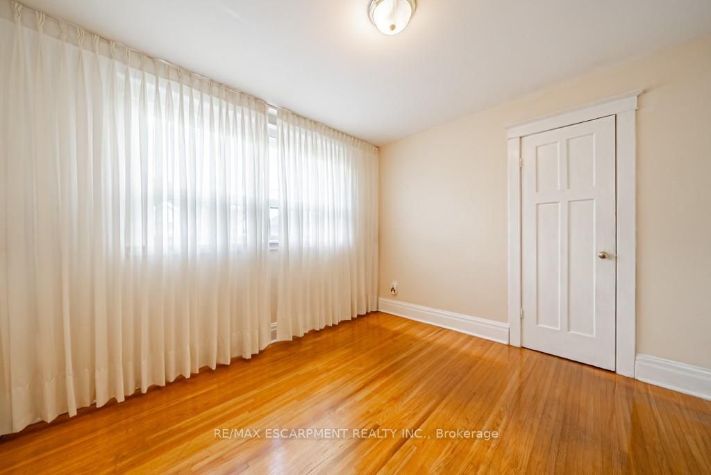 135 Connaught Avenue N