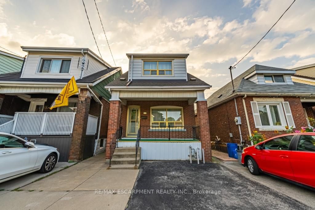 135 Connaught Avenue N