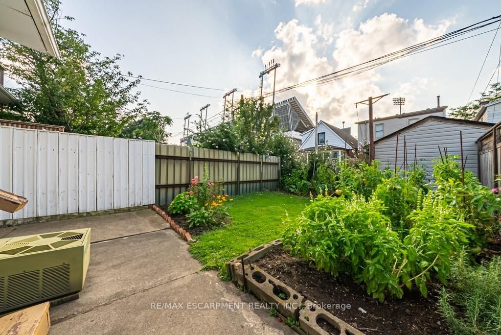 135 Connaught Avenue N
