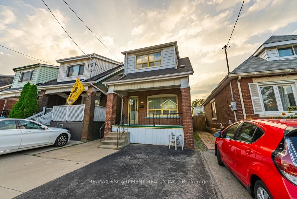 135 Connaught Avenue N