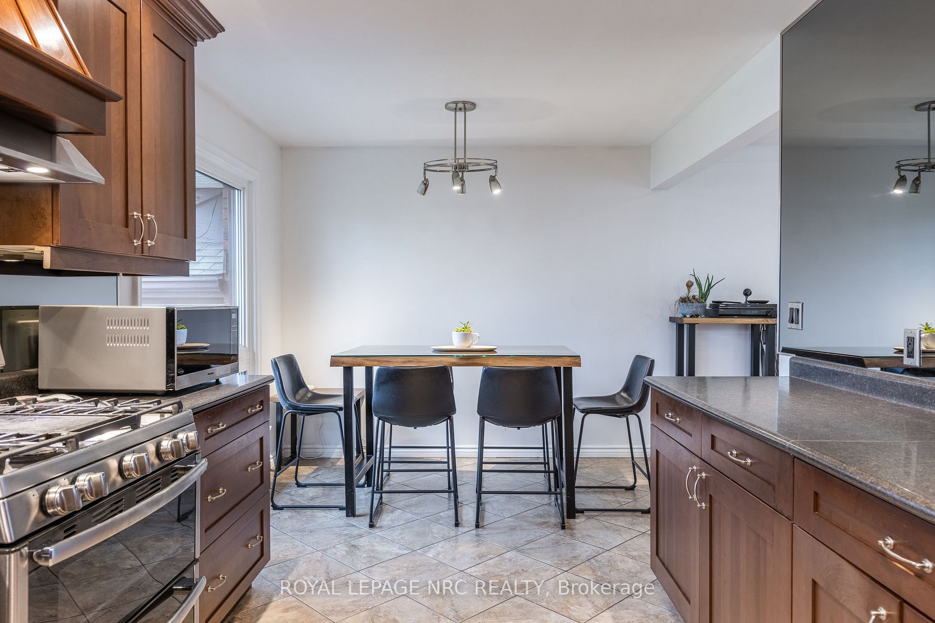 5 Northridge Ave