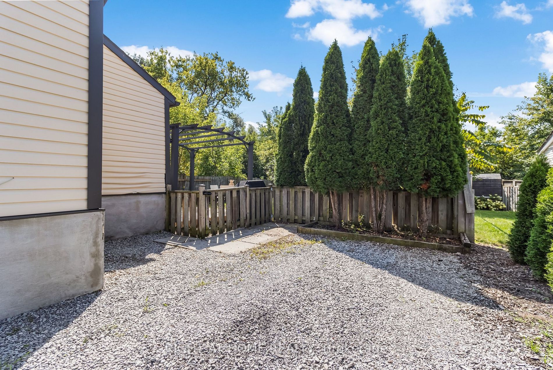 24 Inglewood Dr