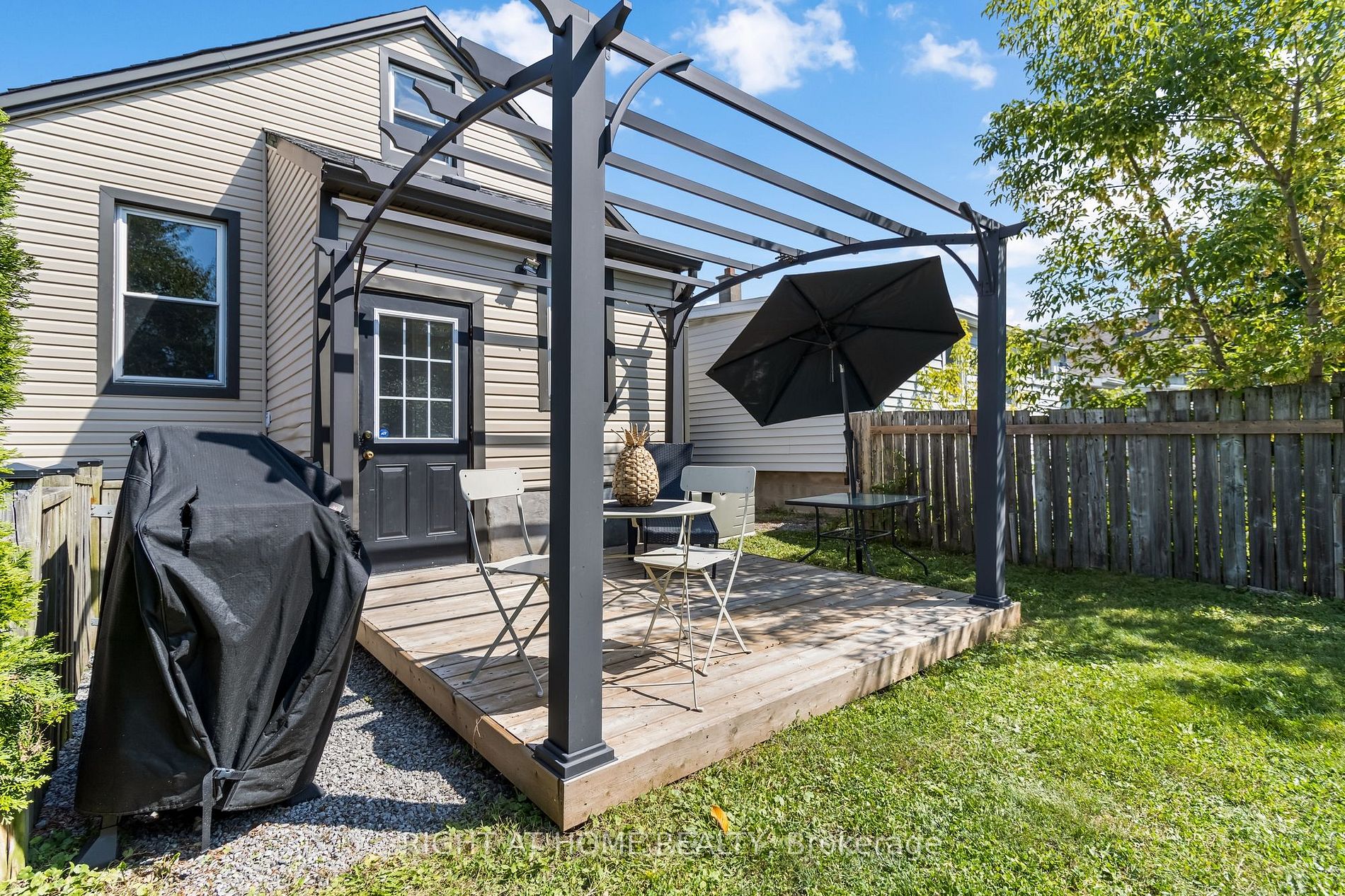 24 Inglewood Dr