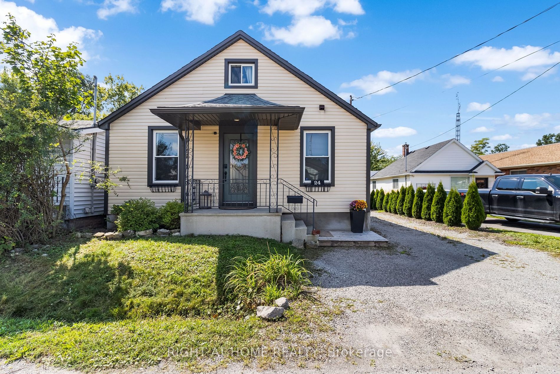 24 Inglewood Dr