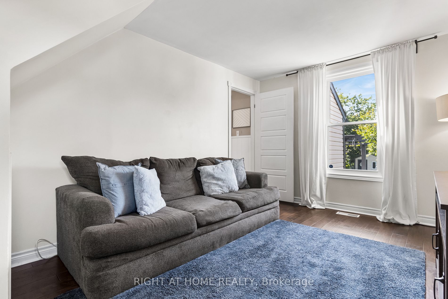 24 Inglewood Dr
