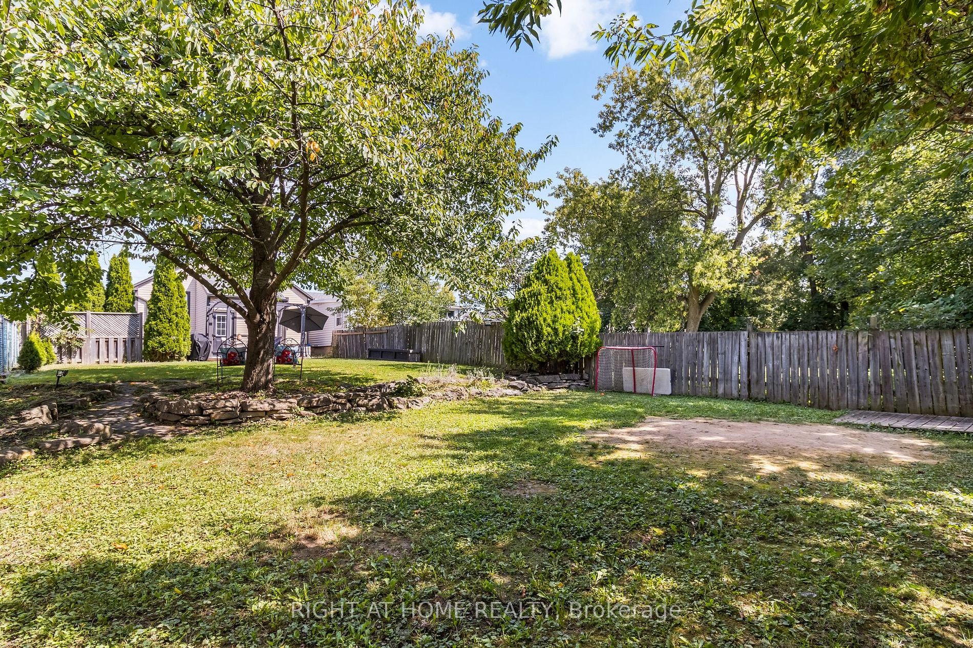 24 Inglewood Dr