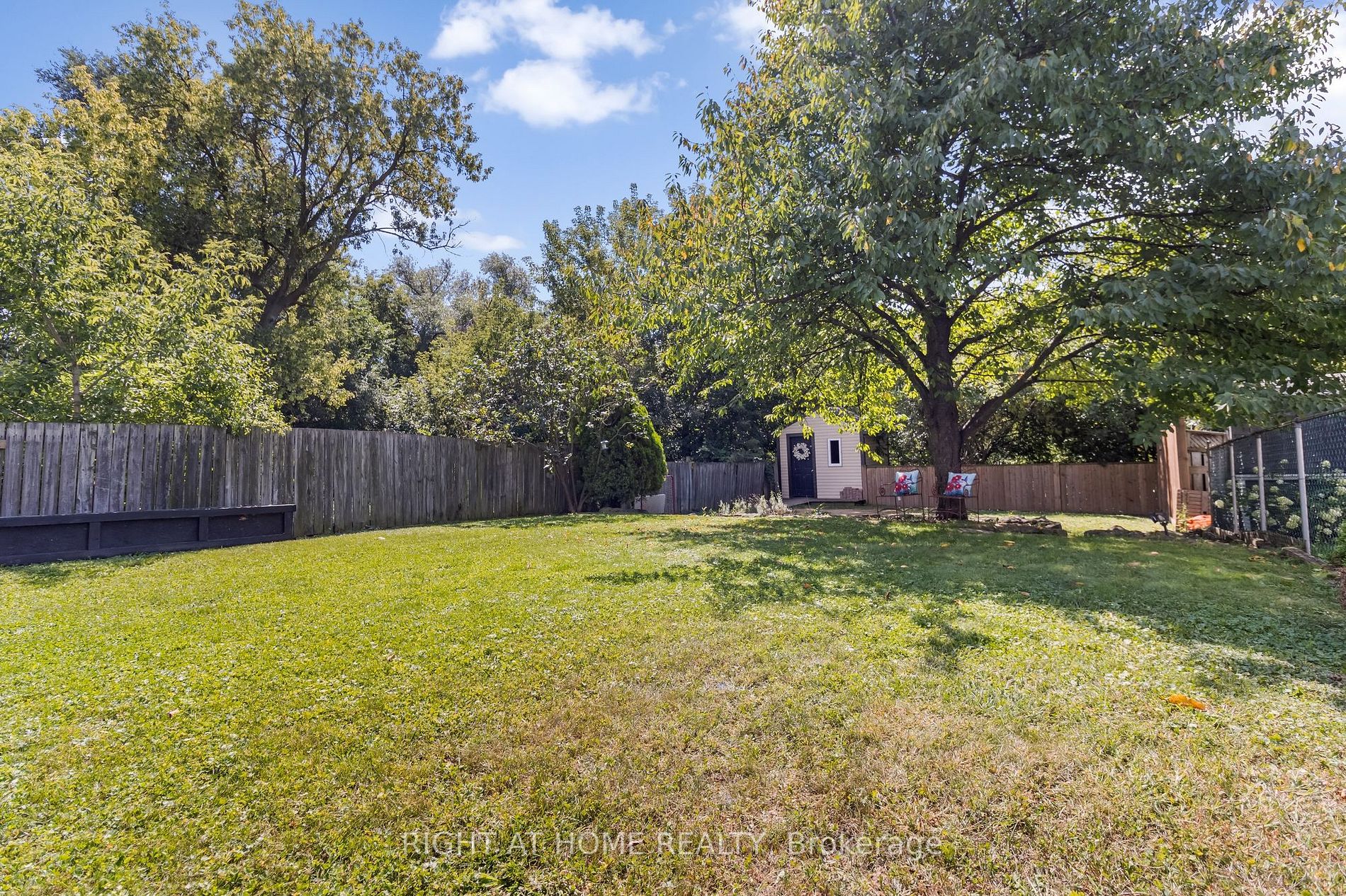 24 Inglewood Dr