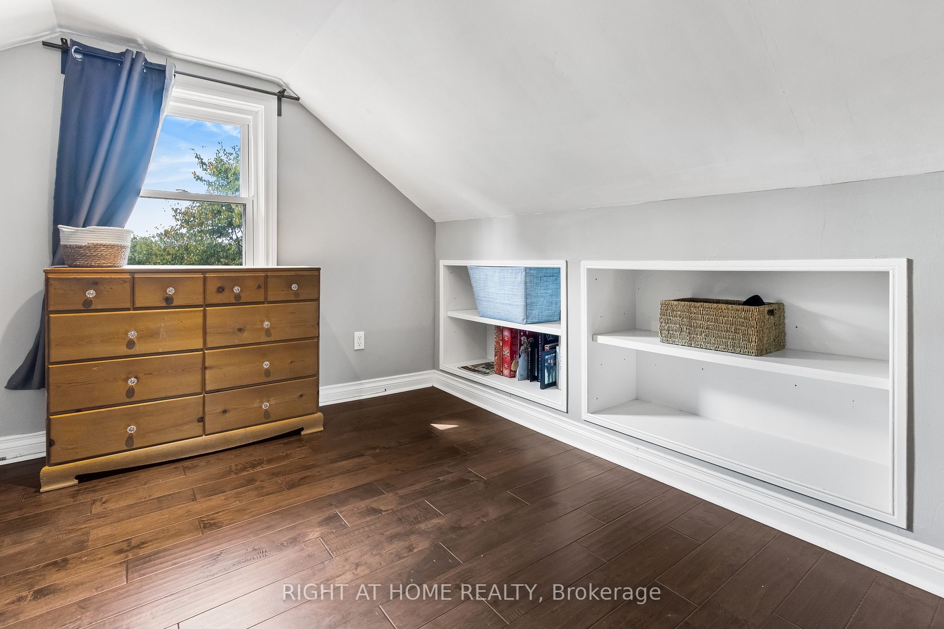 24 Inglewood Dr