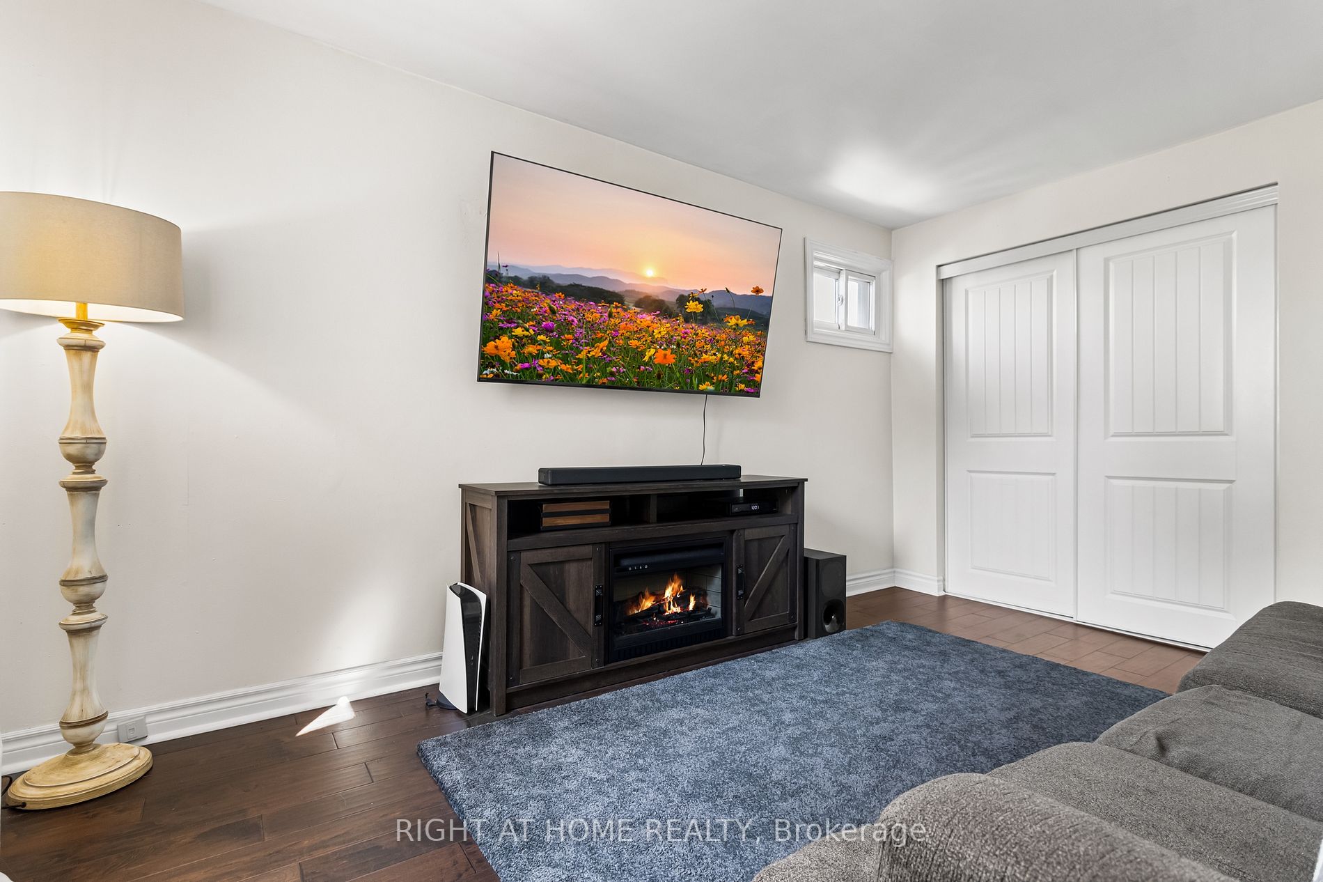 24 Inglewood Dr