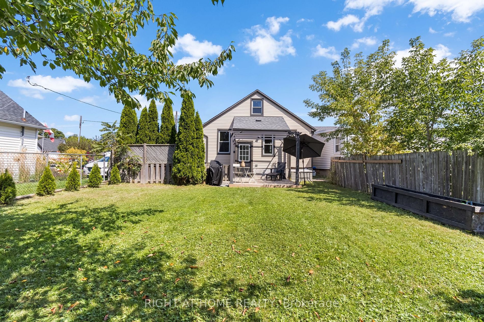 24 Inglewood Dr
