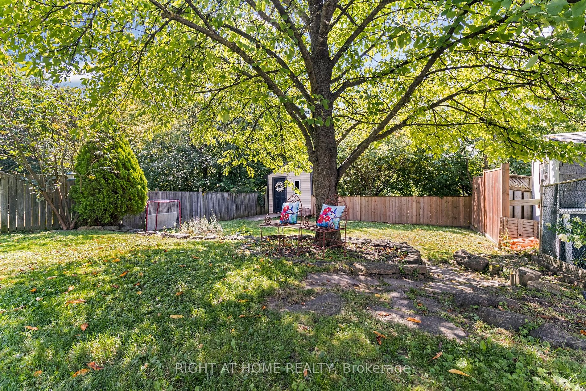 24 Inglewood Dr