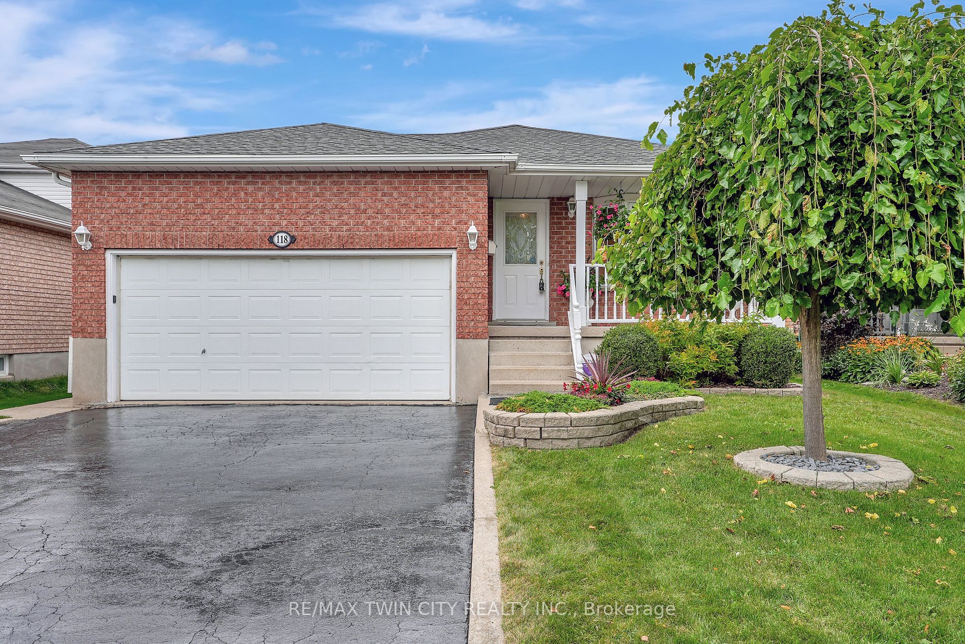 118 Julia Cres