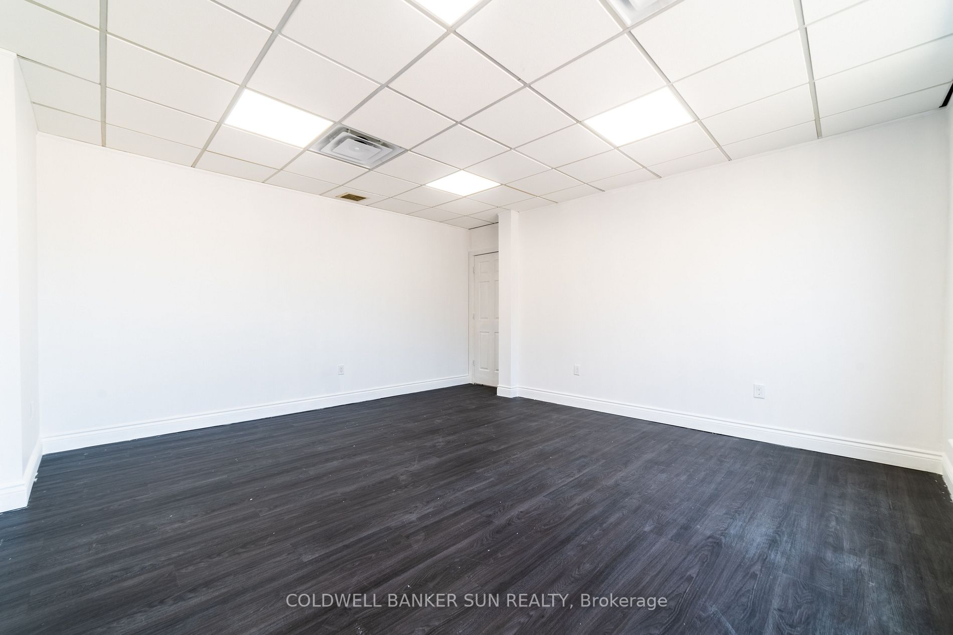 290 Dundas St
