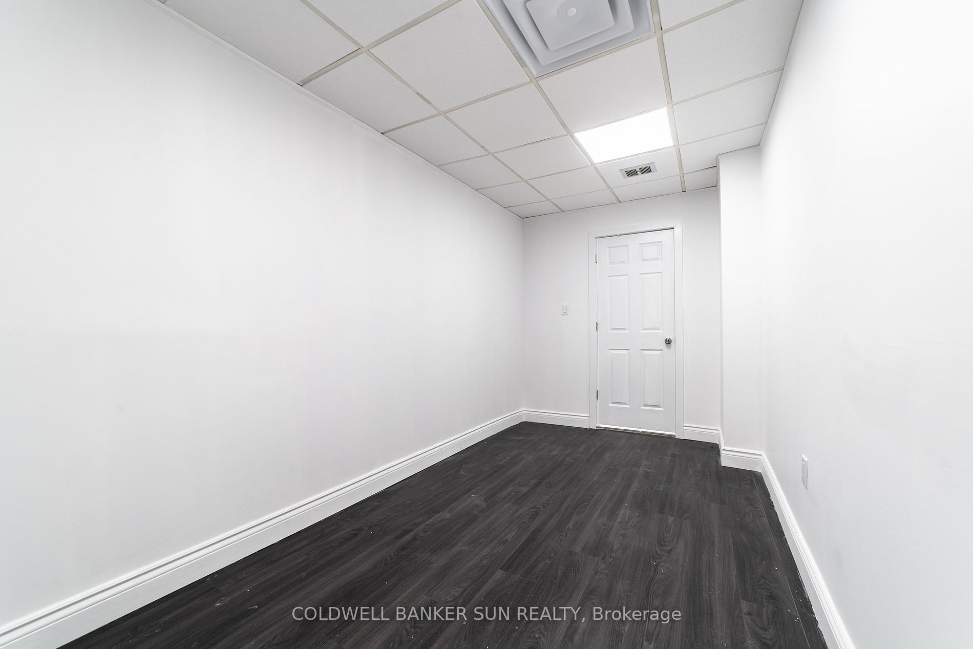 290 Dundas St