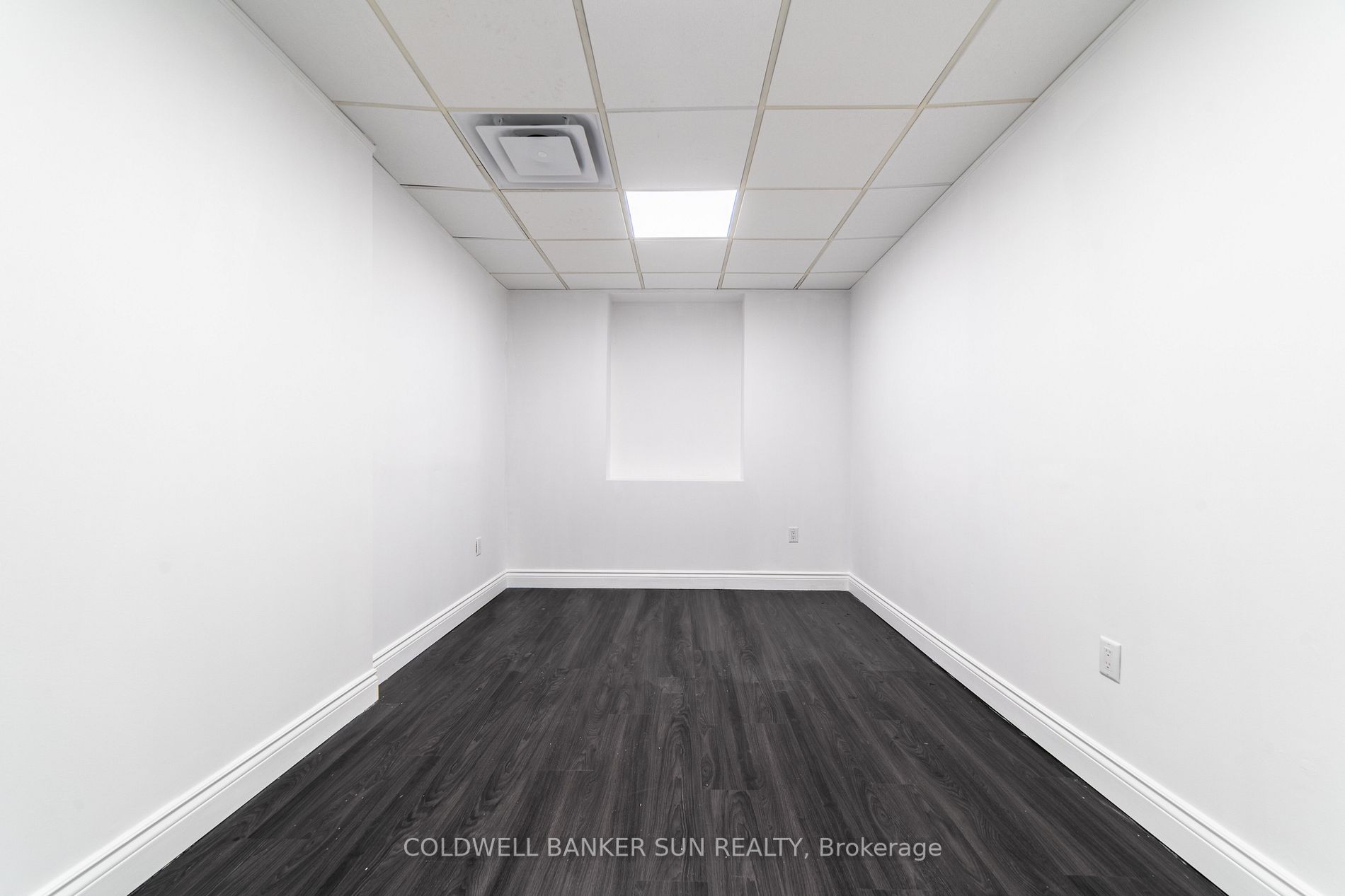 290 Dundas St