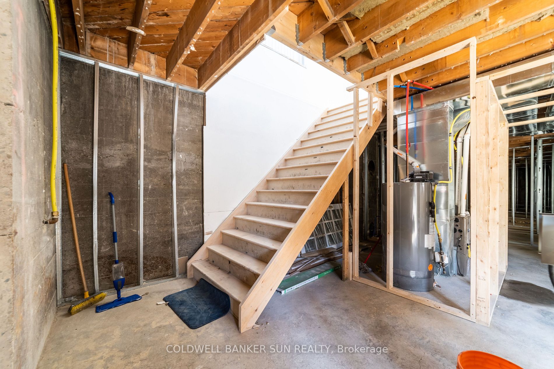 290 Dundas St