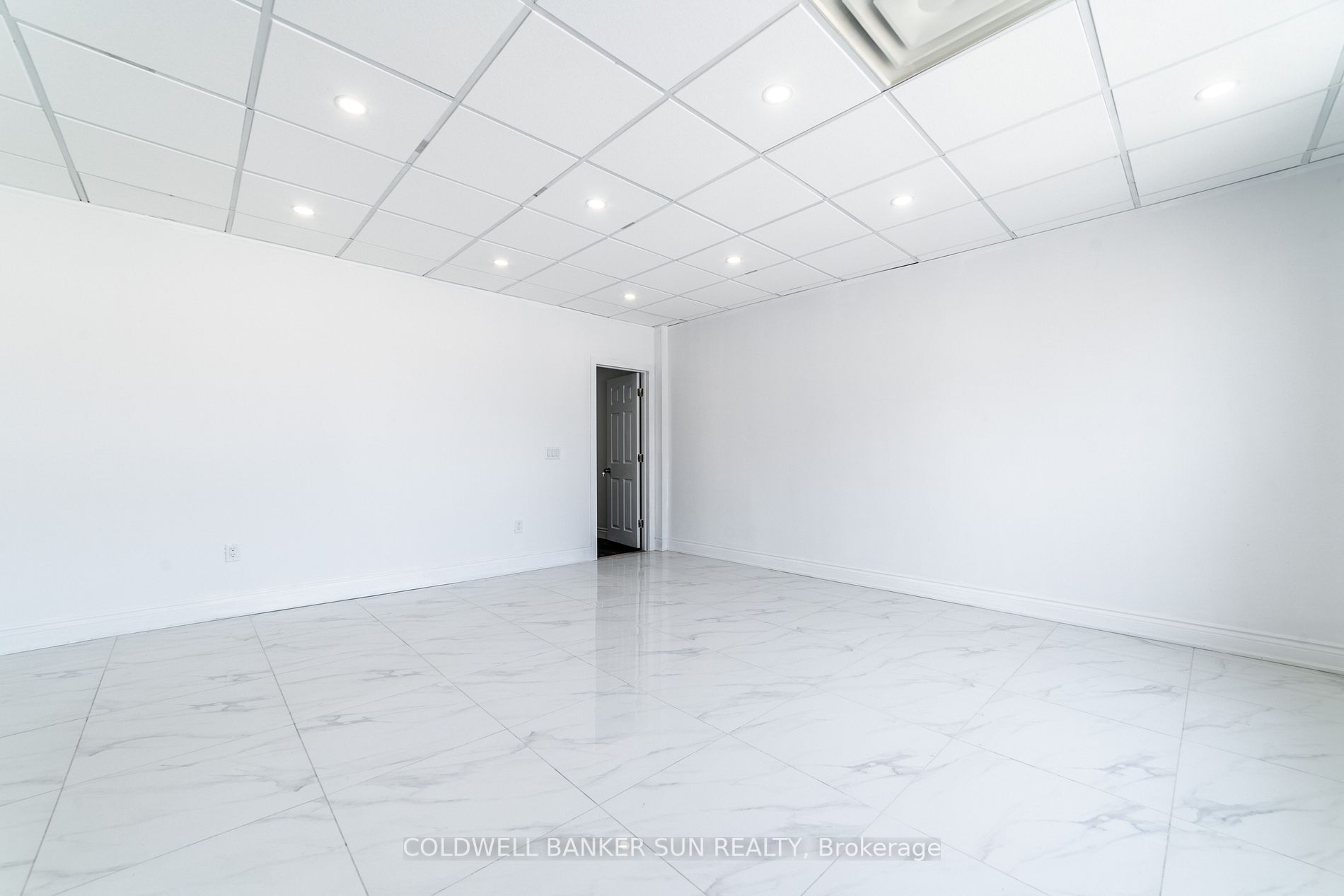 290 Dundas St