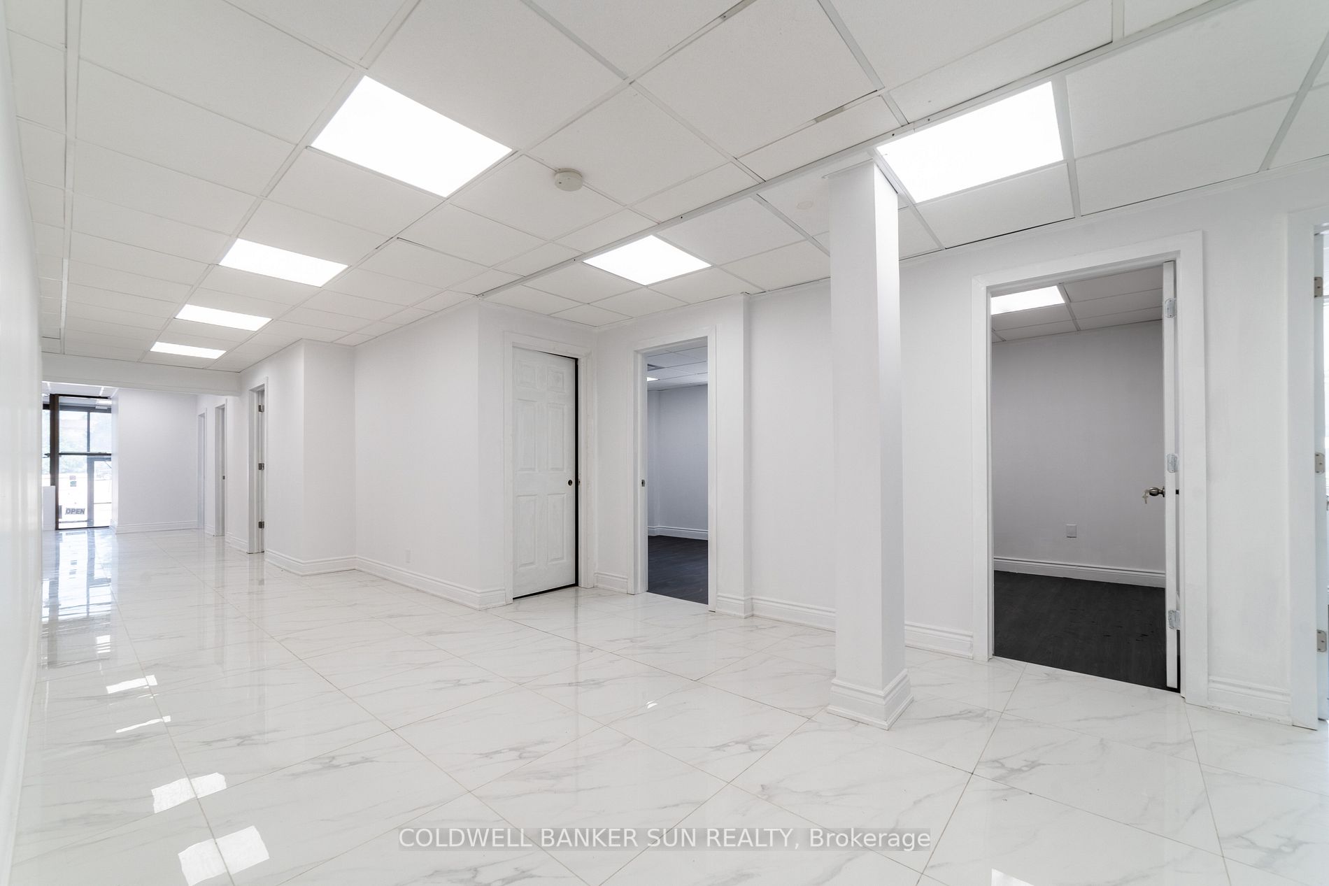 290 Dundas St