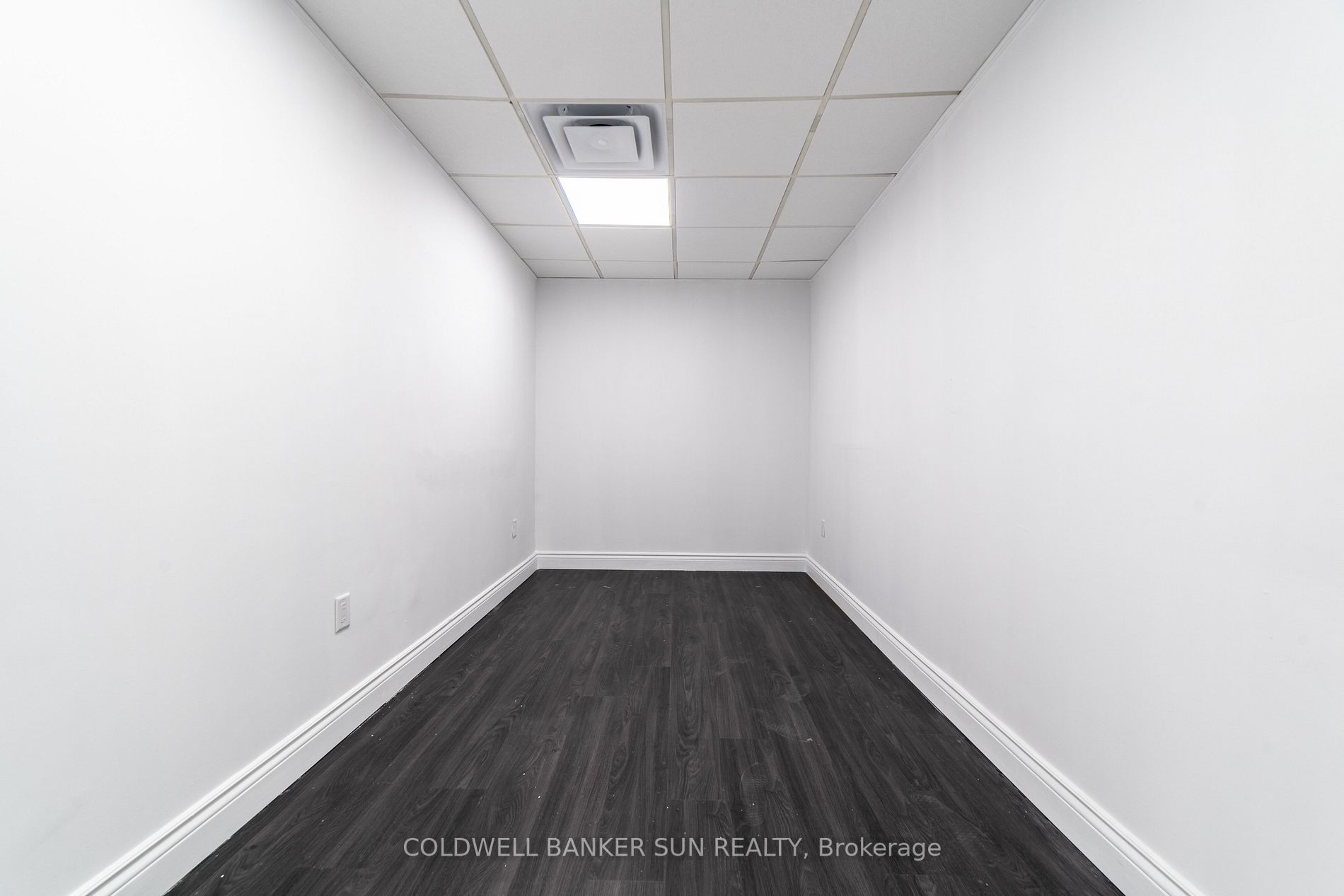 290 Dundas St