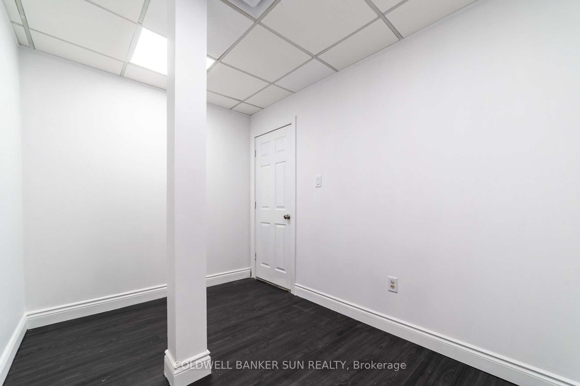 290 Dundas St