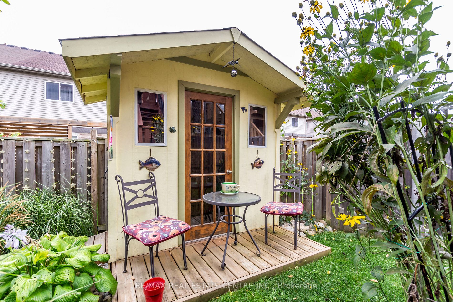 103 Oakes Crescent