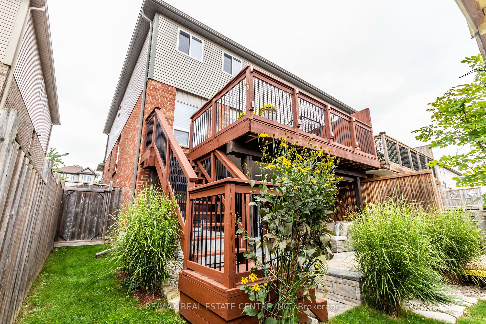 103 Oakes Cres
