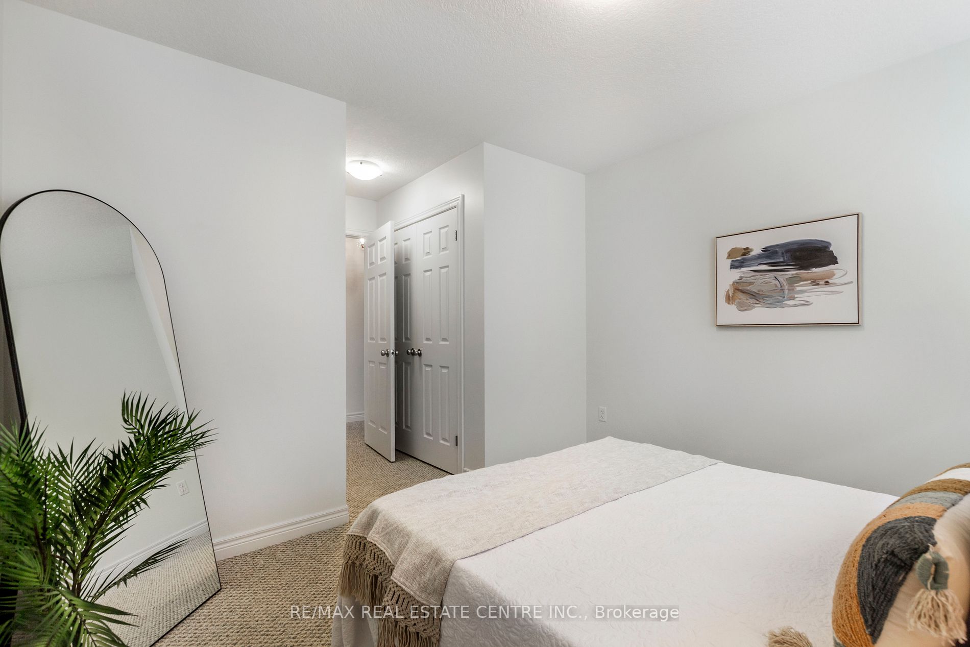 103 Oakes Crescent